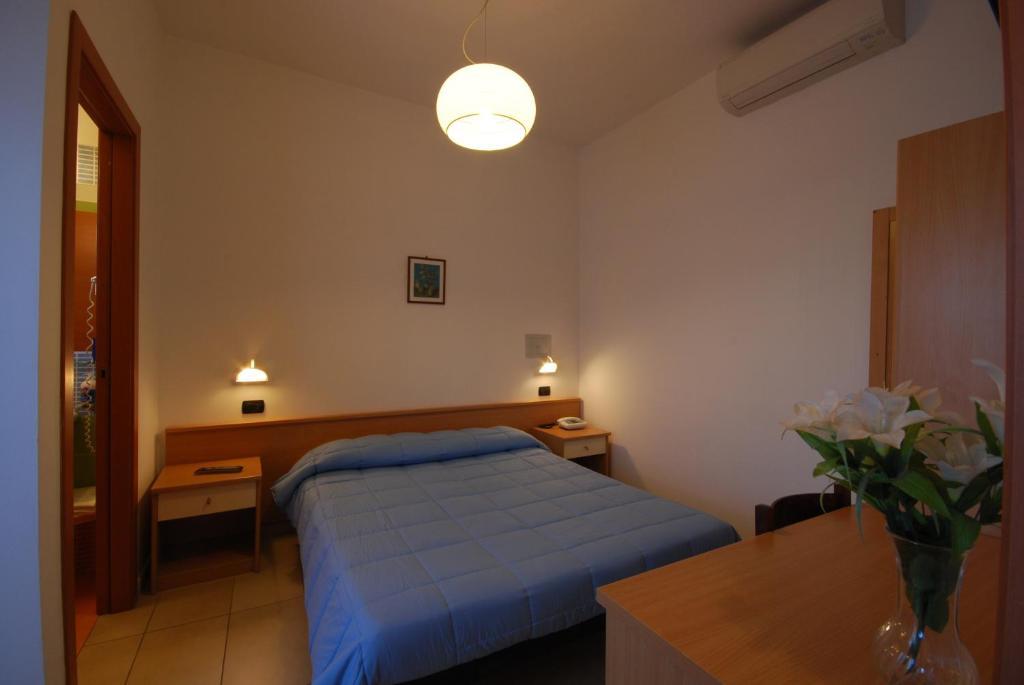 Residence Helene Tortoreto Екстер'єр фото